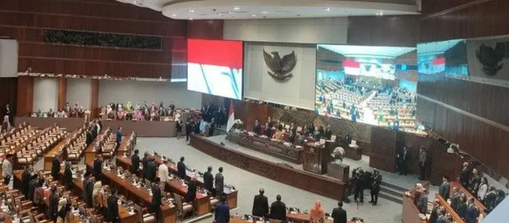 Komisi I DPR Ngebut Rapat, Khawatir Terjebak Demo 25 Agustus 2025
