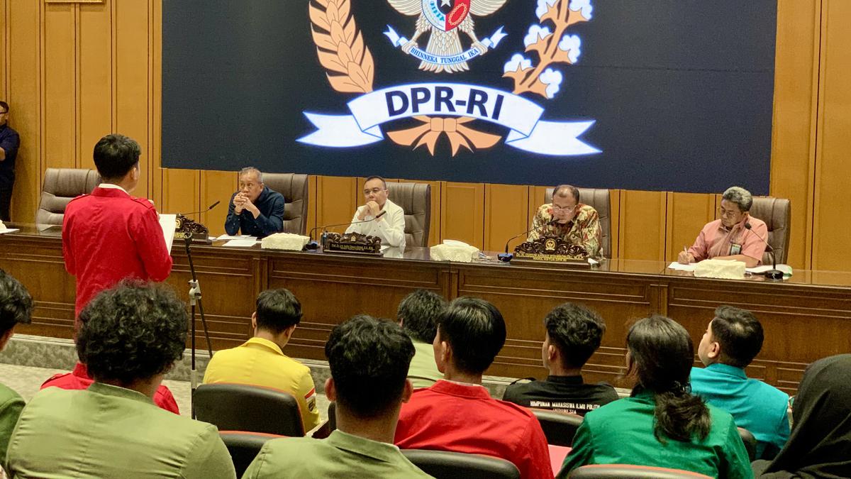 Mahasiswa Desak Dasco Ahmad Telepon Polri Bebaskan Pendemo