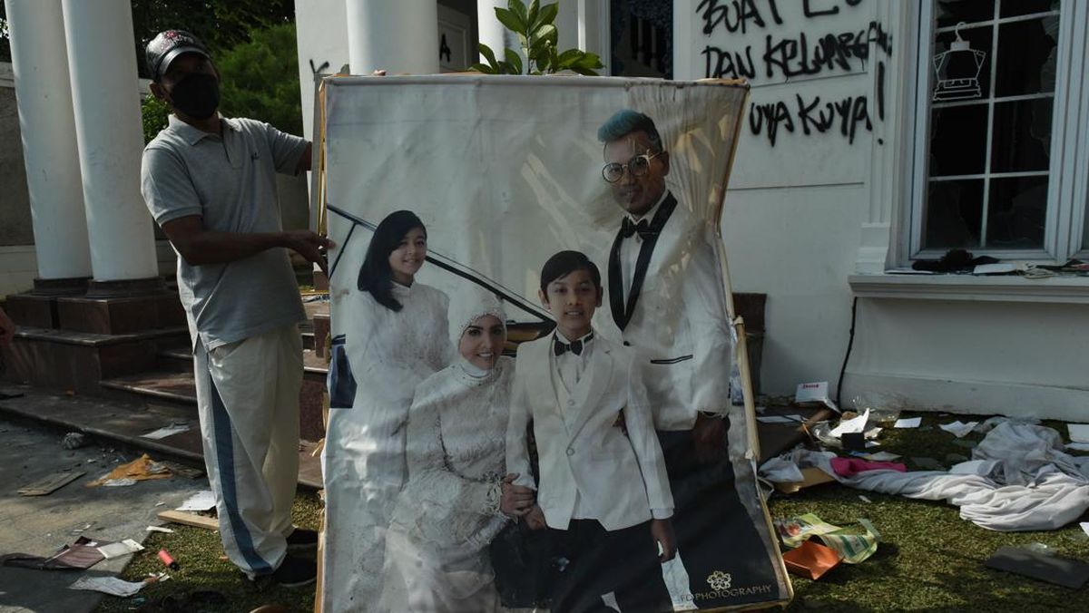 Penjarahan Rumah Uya Kuya : Polisi Tetapkan 10 Tersangka