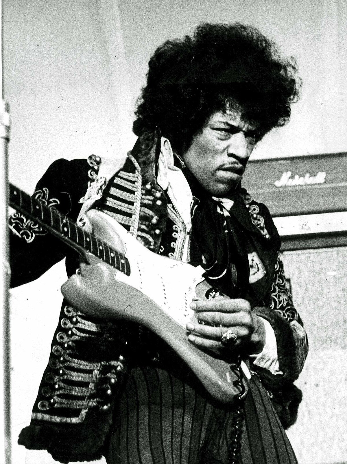Gitaris Legendaris Dunia yang Tak Terlupakan