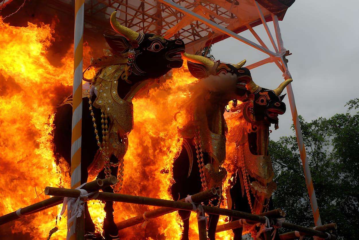 Upacara Kematian Unik di Berbagai Daerah Indonesia