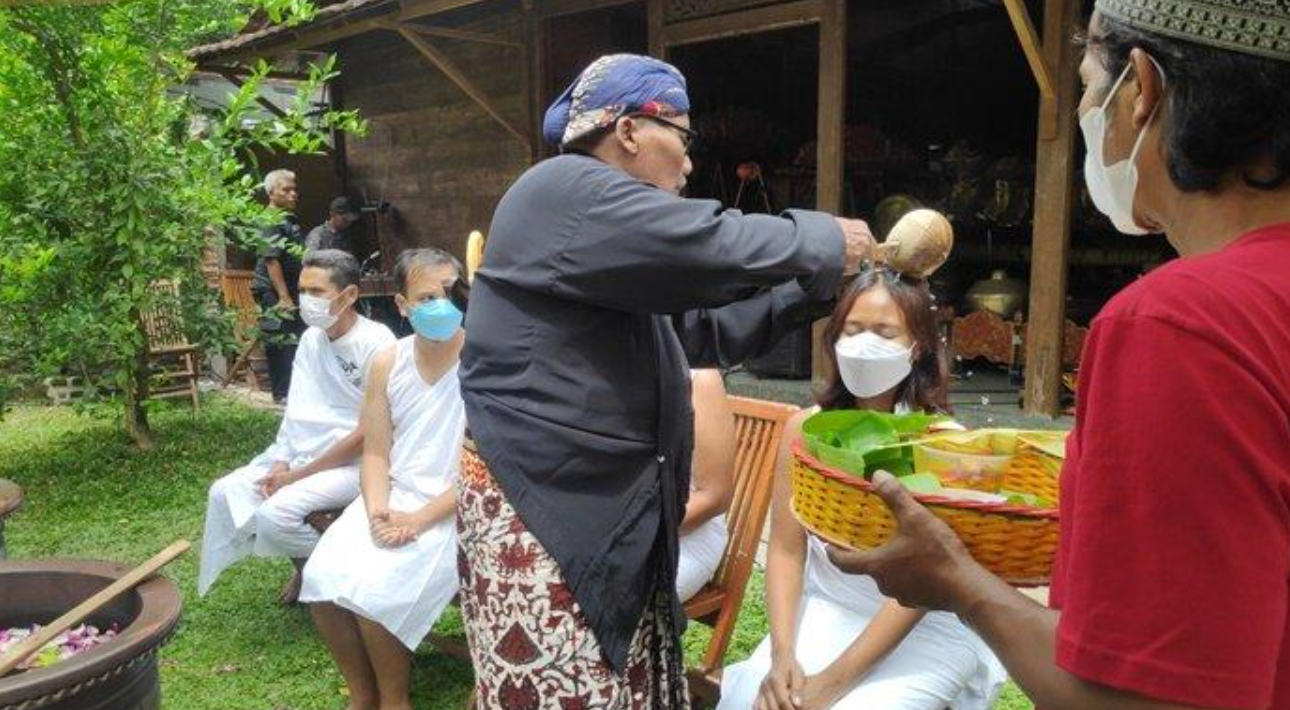 Tradisi Ruwatan: Upacara Adat untuk Menghilangkan Sial